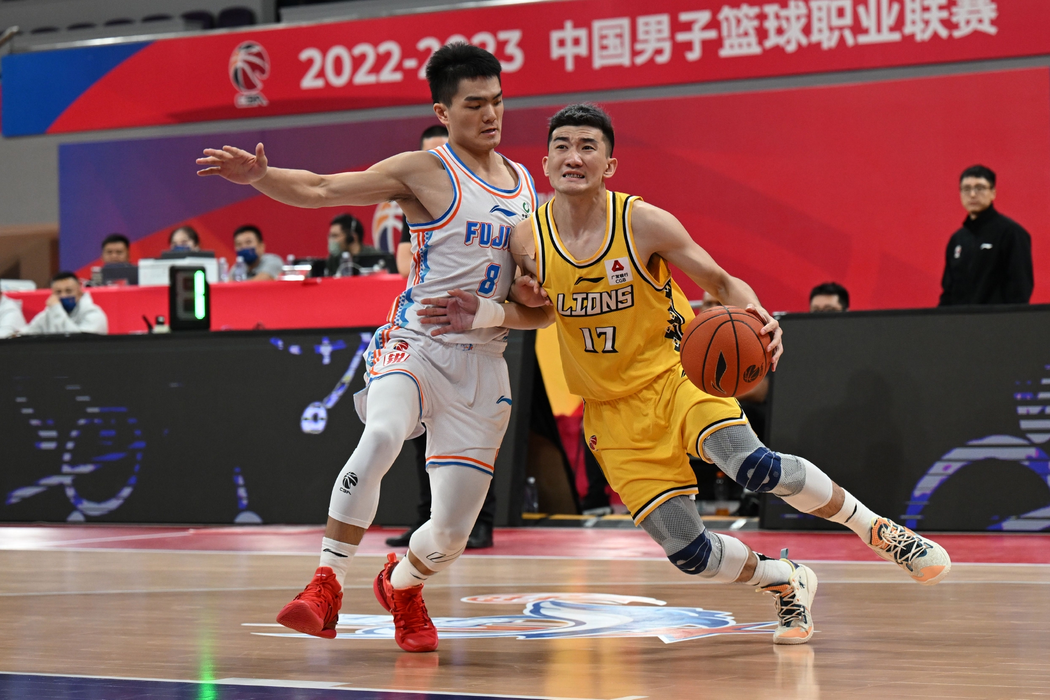 河村勇辉在NBA比赛中独得27分，全场表现惊艳，成为当晚最耀眼的明星。